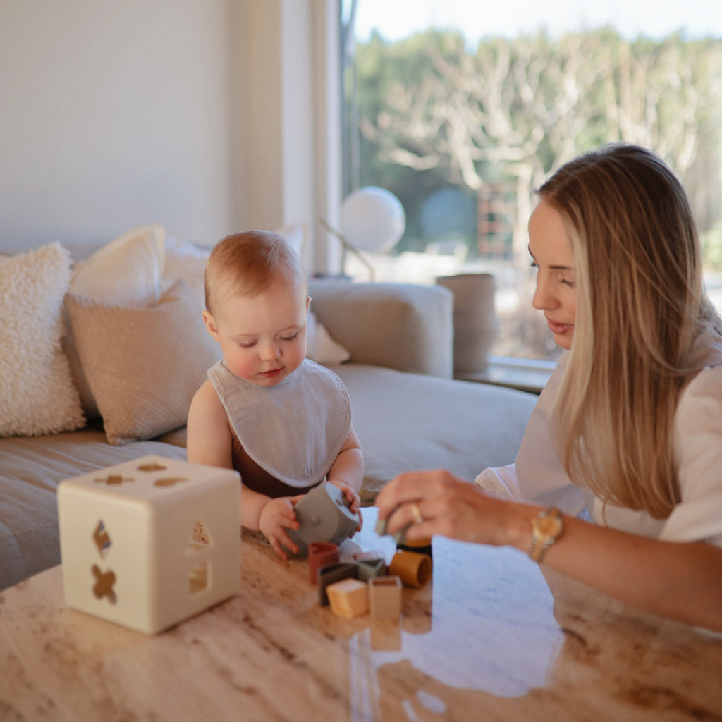 Mushie Muslin Bib | Playroom Avenue