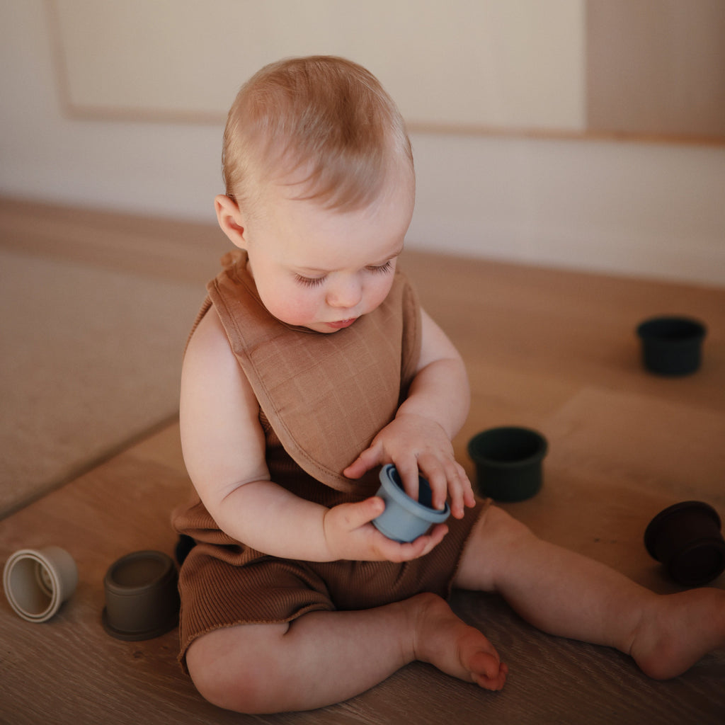 Mushie Muslin Bib | Playroom Avenue