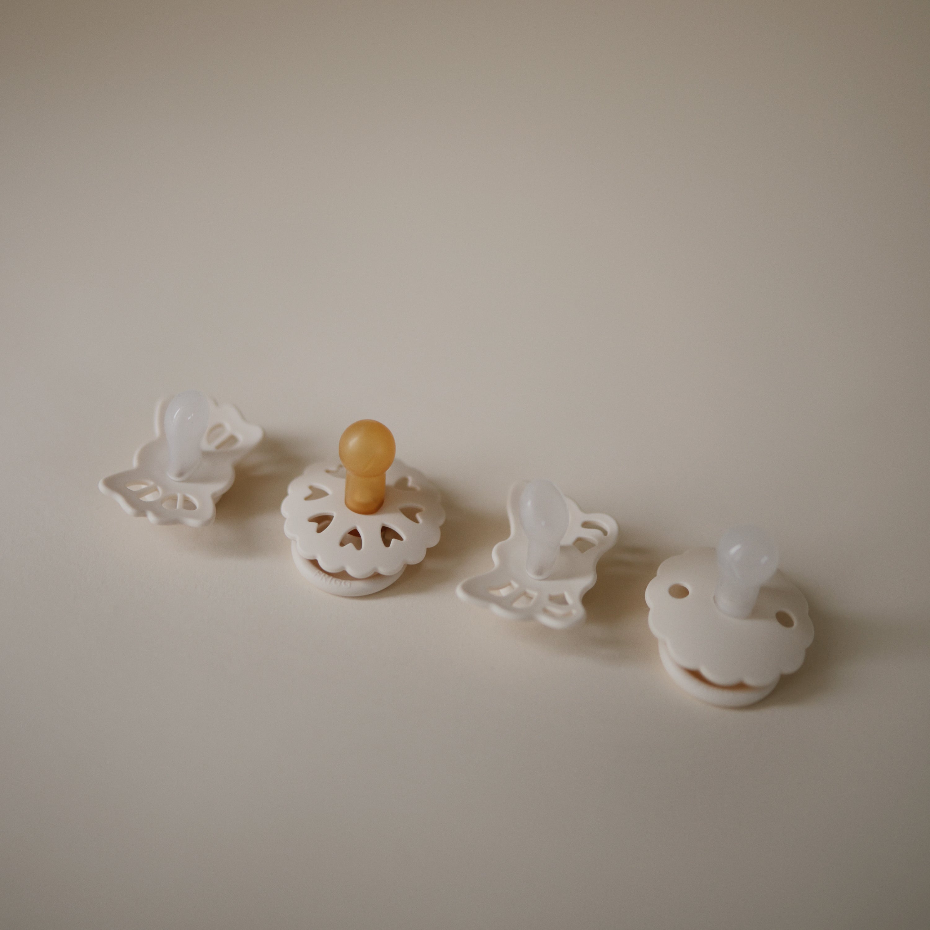 Mushie FRIGG Baby's First Pacifier Floral Heart (Cream) 4-Pack | Playroom Avenue