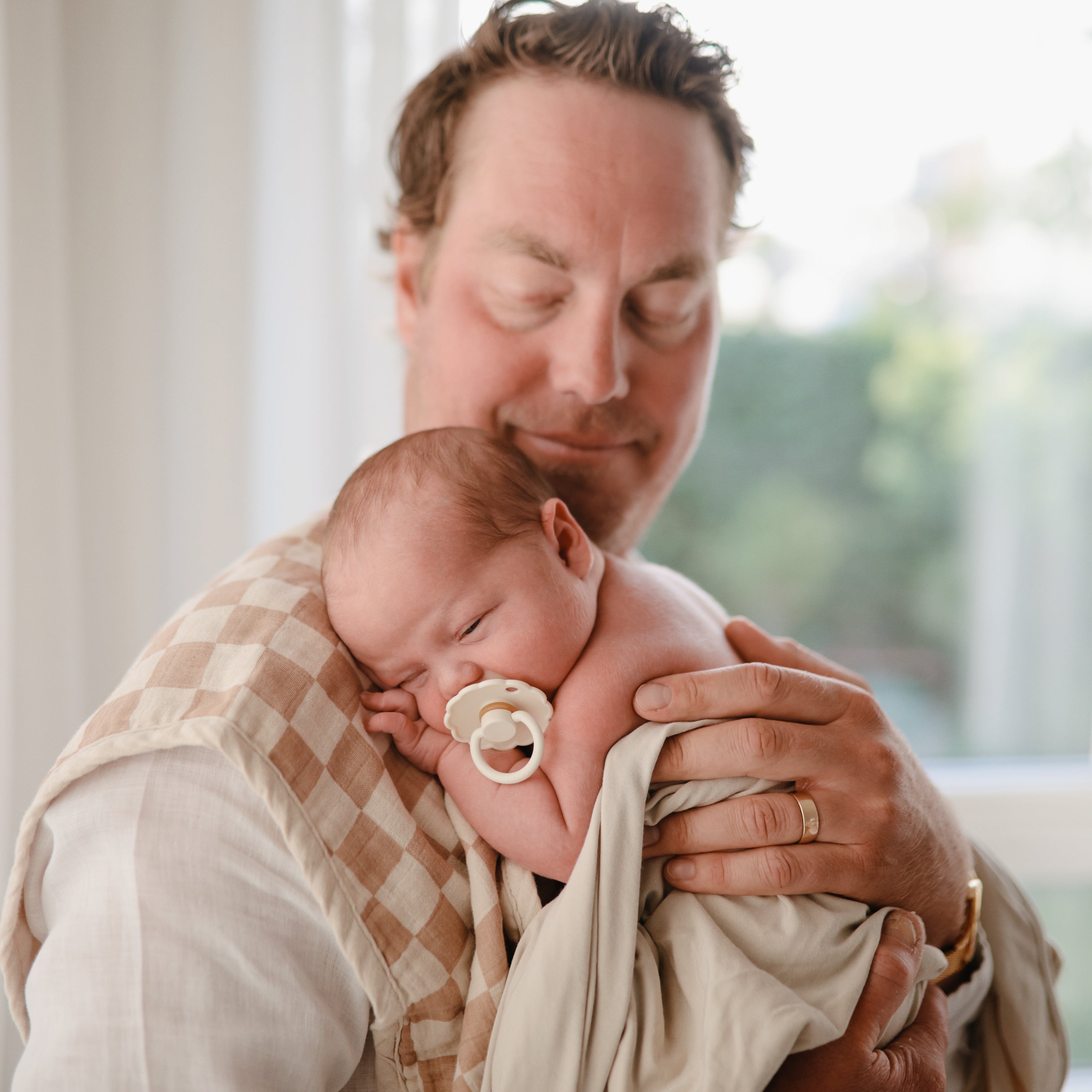 FRIGG Natural Rubber 6-Pack | Playroom Avenue