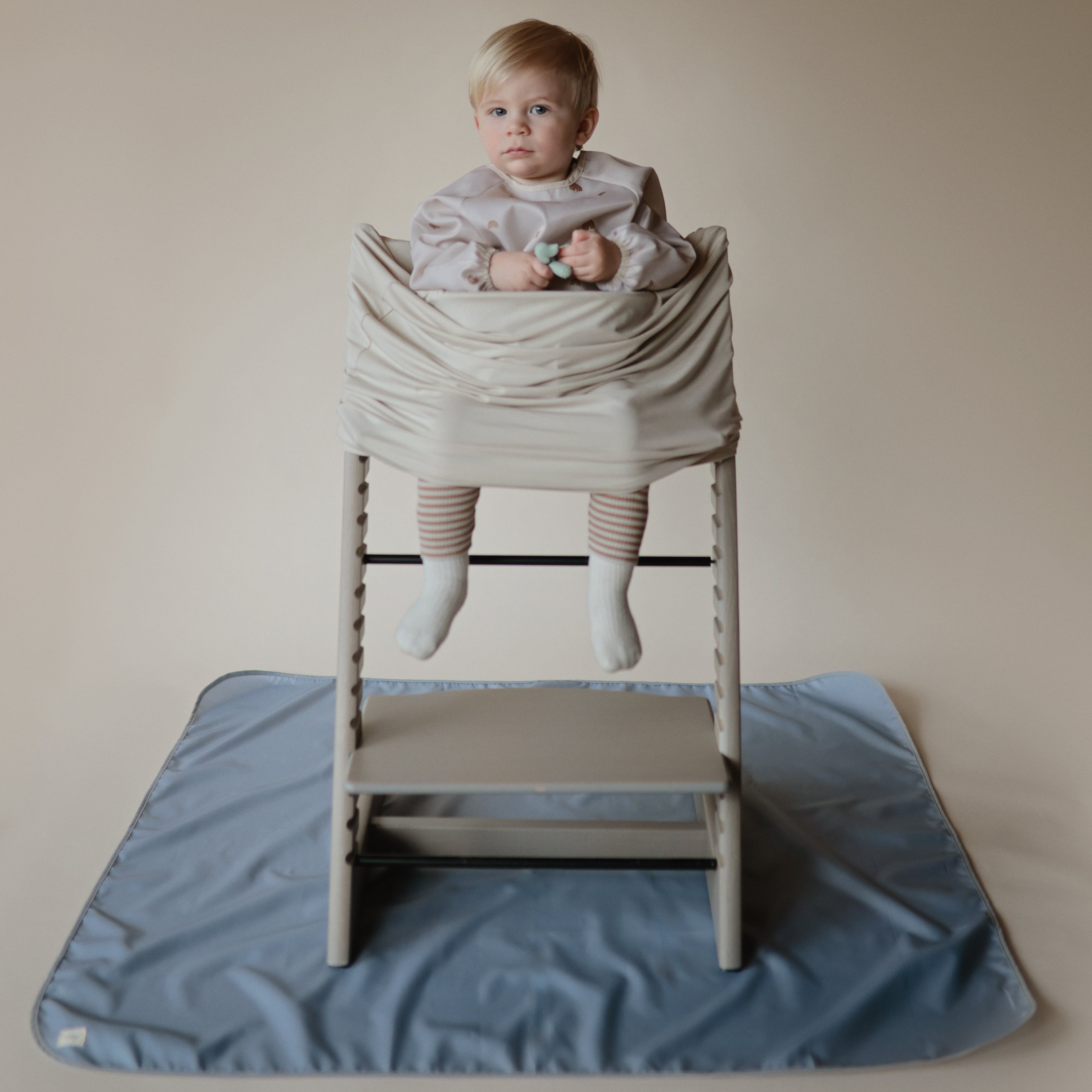 Mushie Long Sleeve Bib | Playroom Avenue